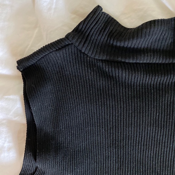 ZARA Turtleneck Tank Top - Picture 3 of 5